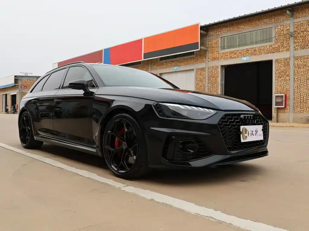 Audi RS 4 — фото 3