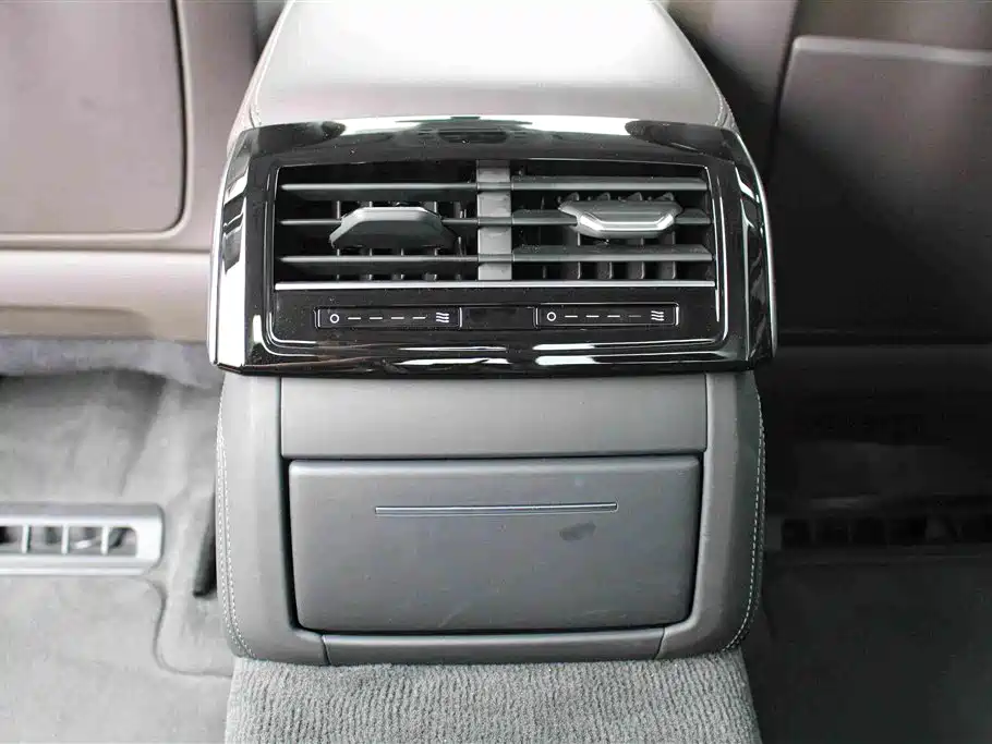 Audi A8 — фото 13