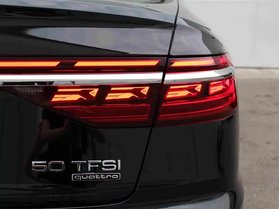Audi A8 — фото 17