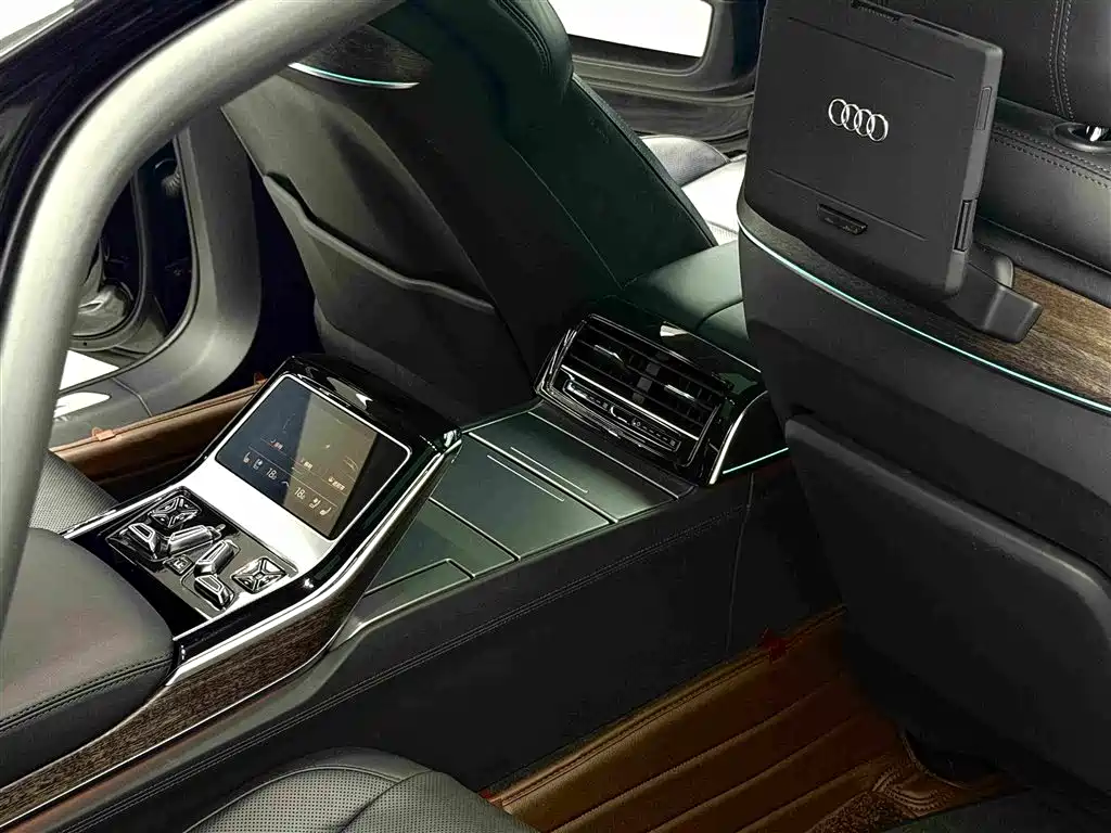 Audi A8 — фото 11