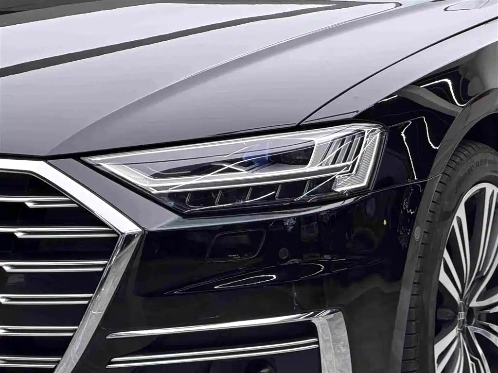 Audi A8 — фото 3