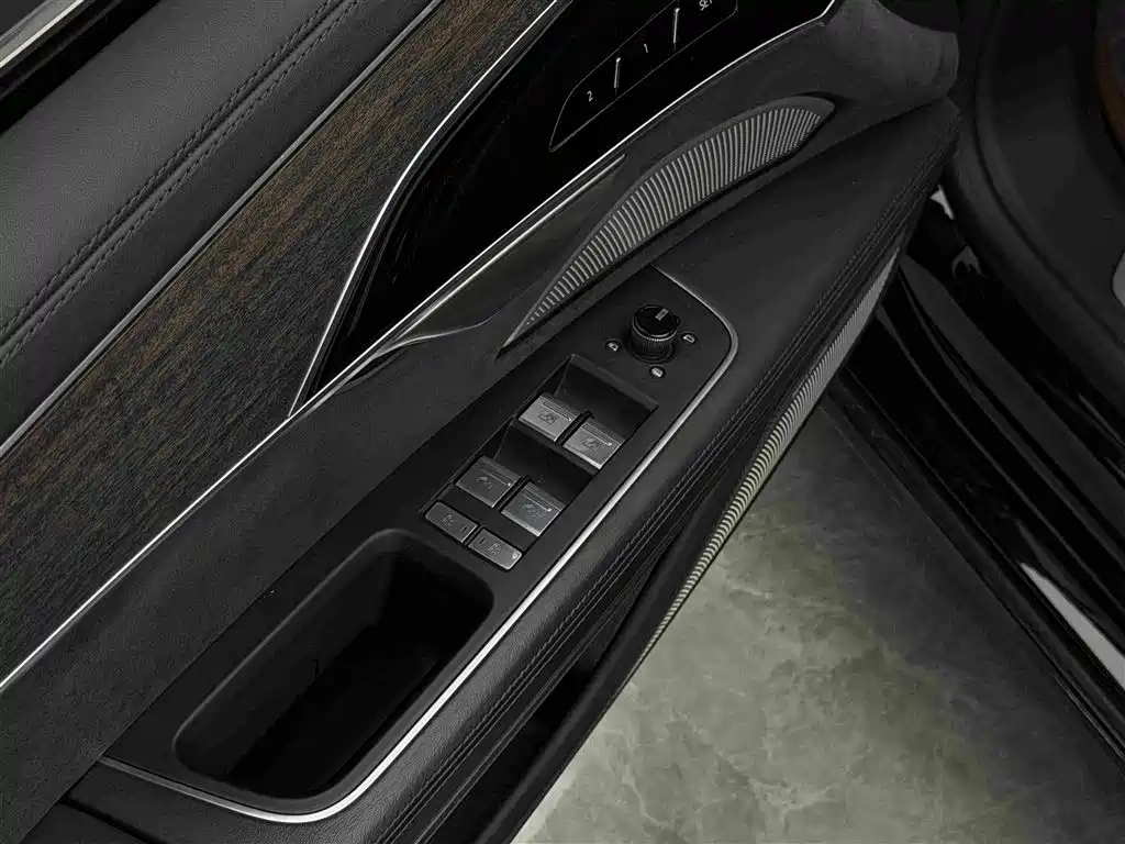 Audi A8 — фото 6