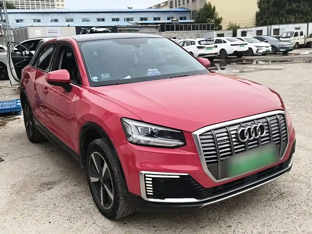 Audi Q2L e-tron — фото 4