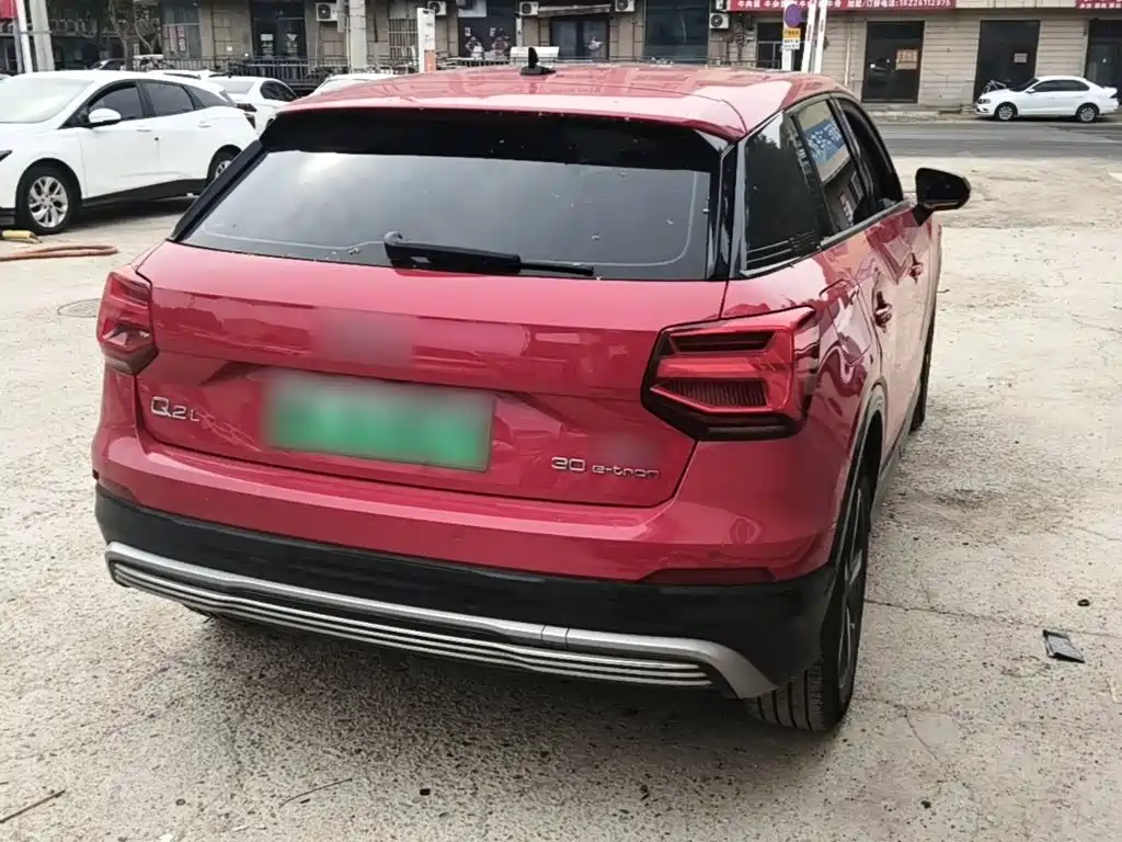 Audi Q2L e-tron — фото 7