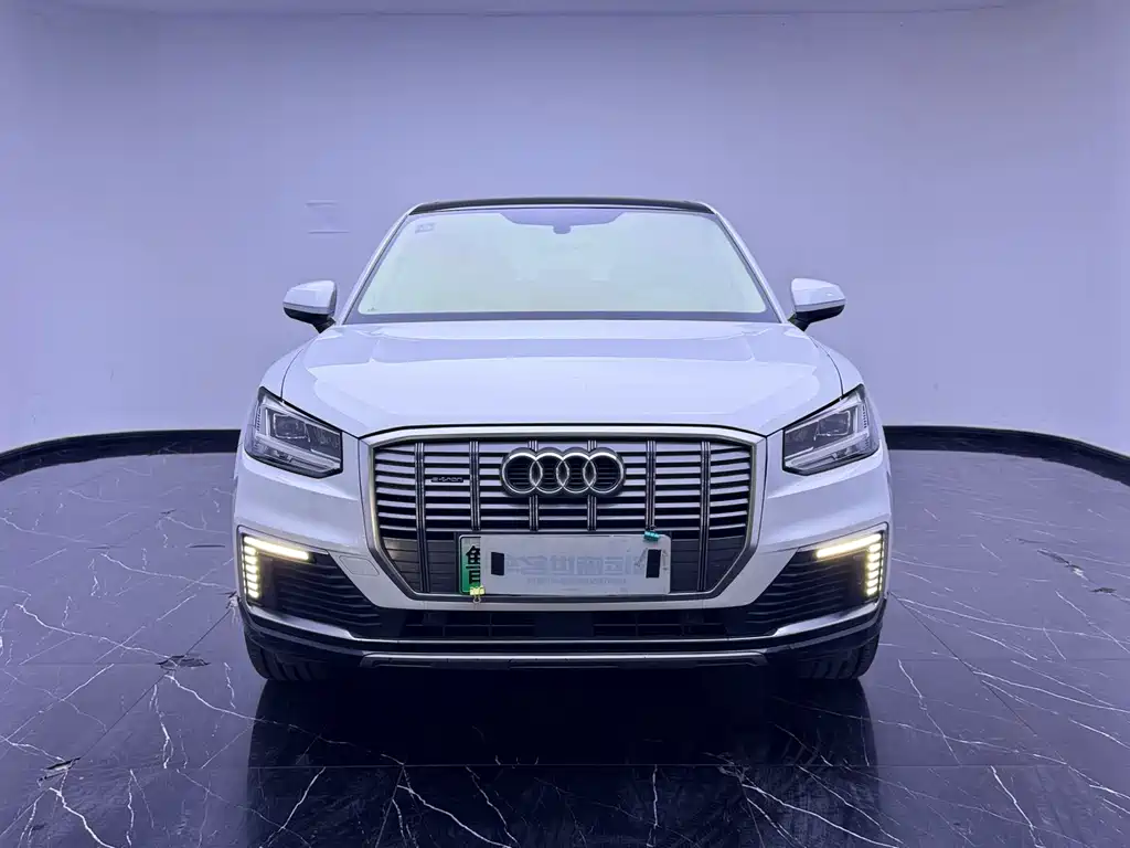 Audi Q2L e-tron — фото 2