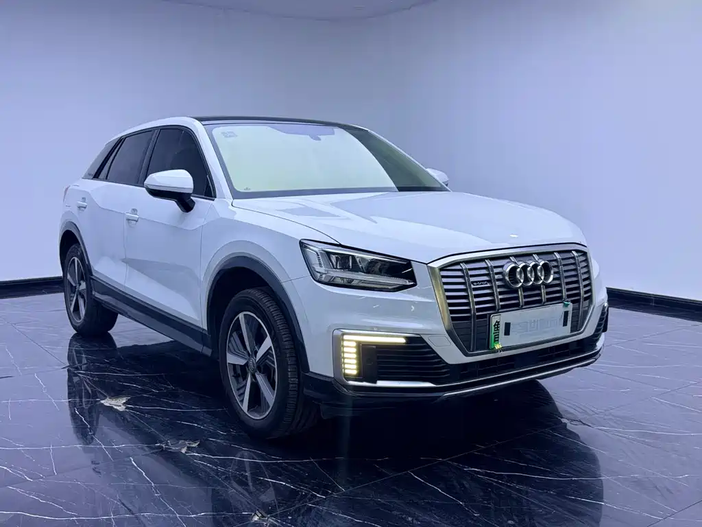 Audi Q2L e-tron — фото 3