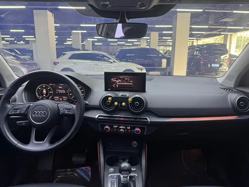 Audi Q2L e-tron — фото 10