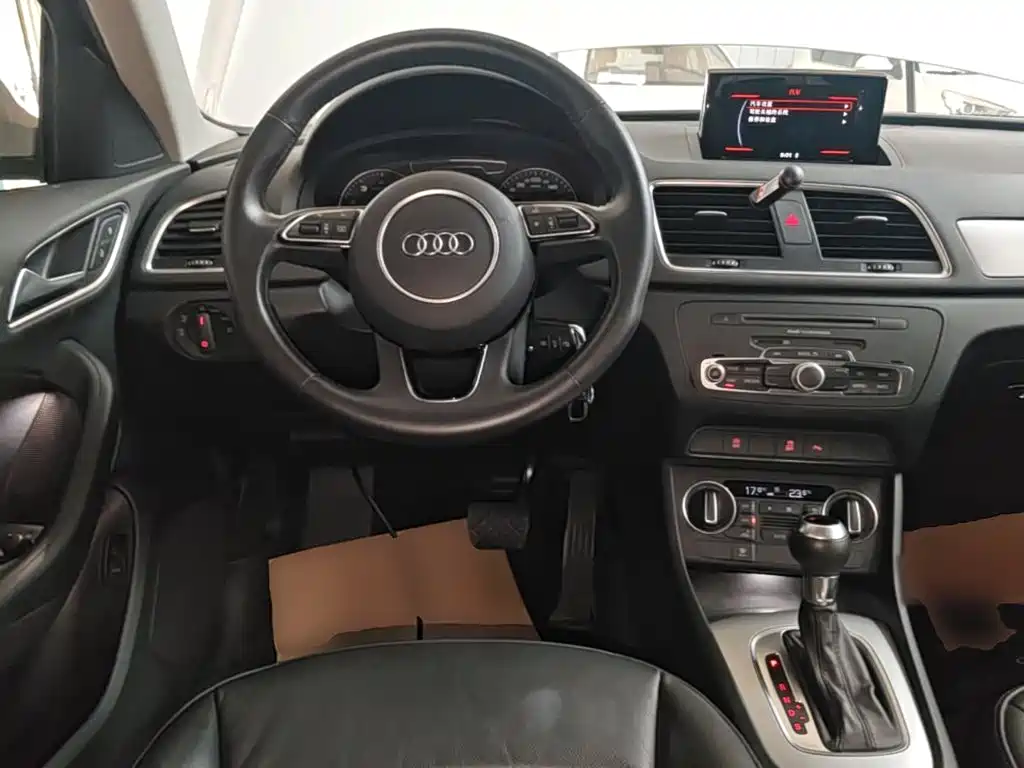 Audi Q3 — фото 11