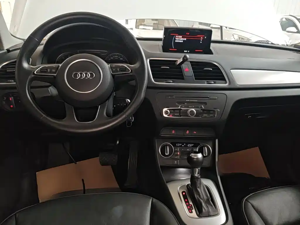 Audi Q3 — фото 10