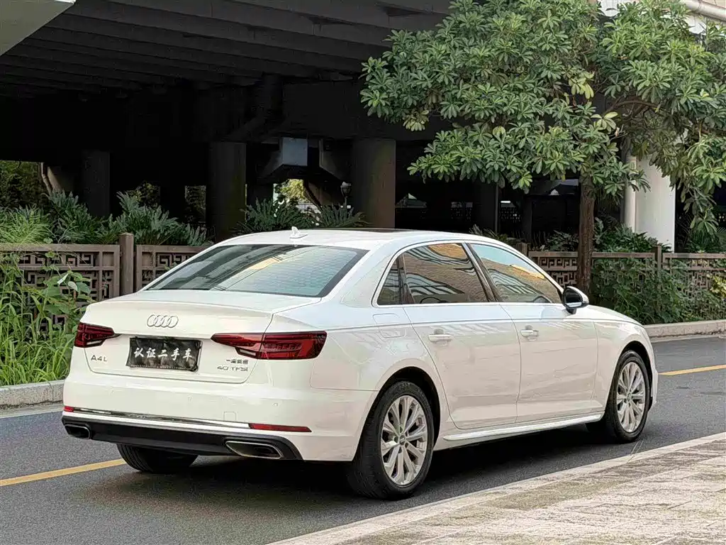Audi A4L — фото 4