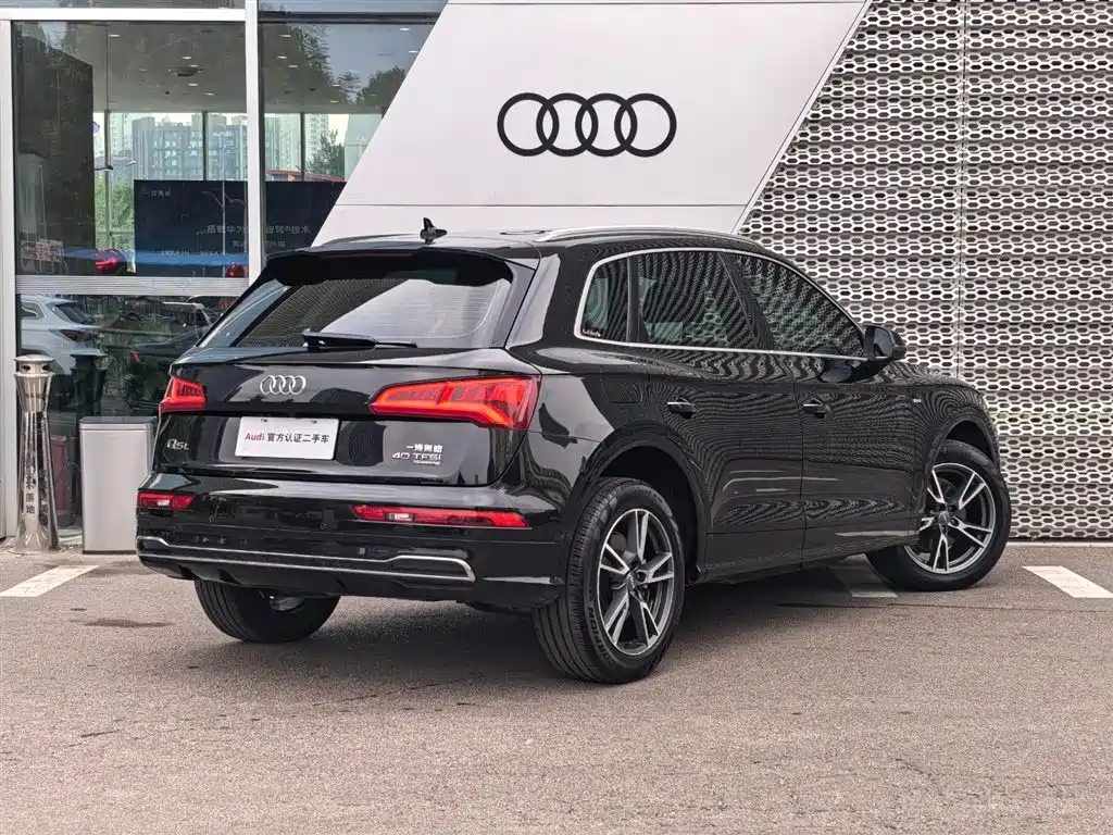 Audi Q5L — фото 5