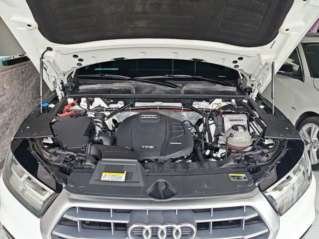 Audi Q5L — фото 20