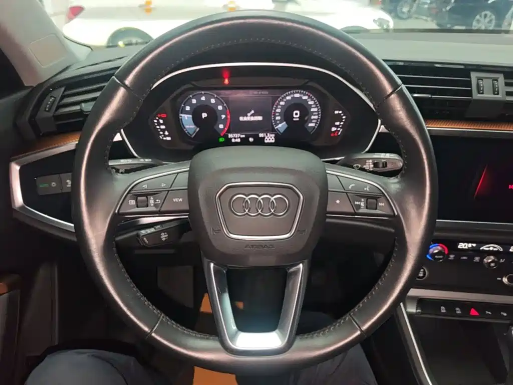 Audi Q3 — фото 11