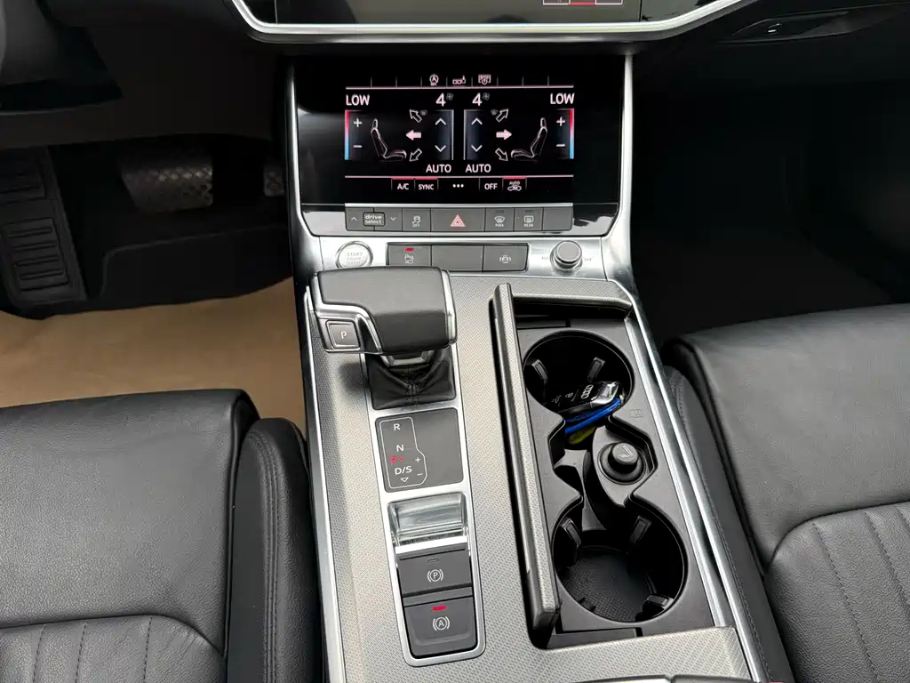 Audi A6L — фото 5
