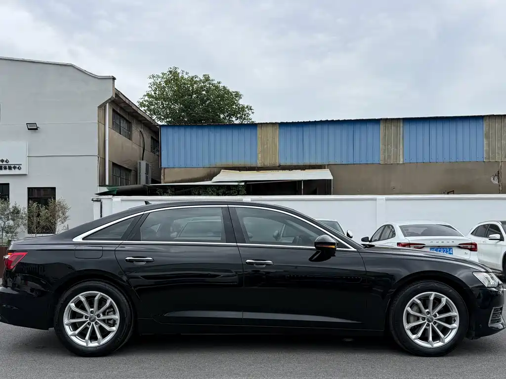 Audi A6L — фото 14