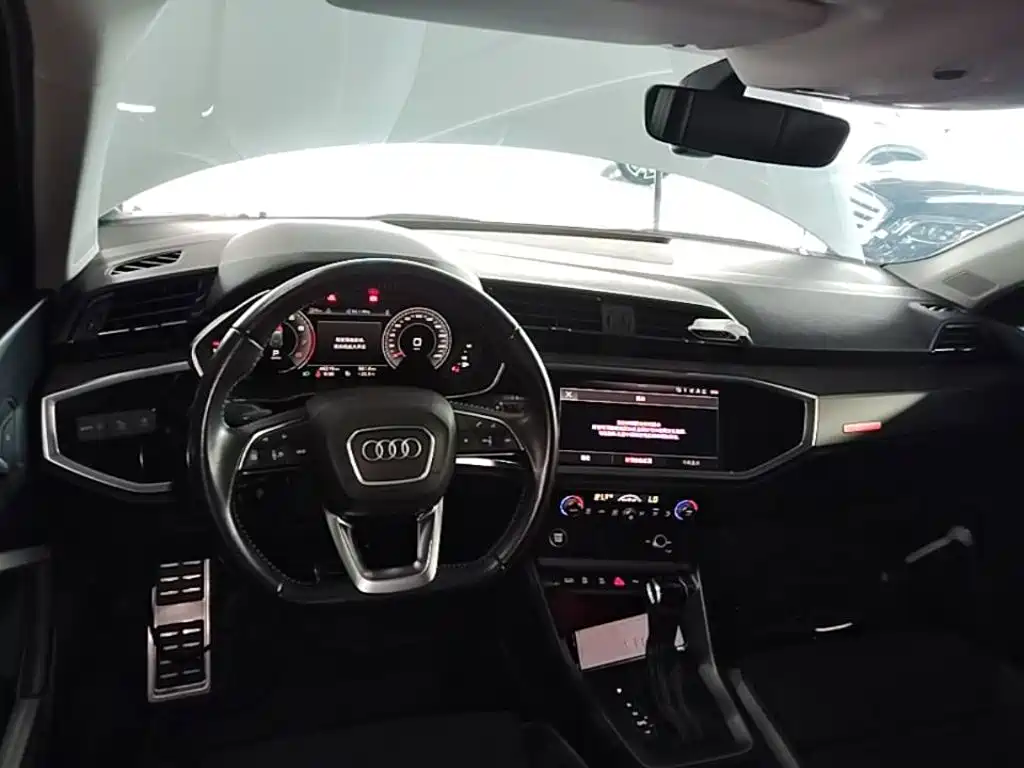 Audi Q3 — фото 10