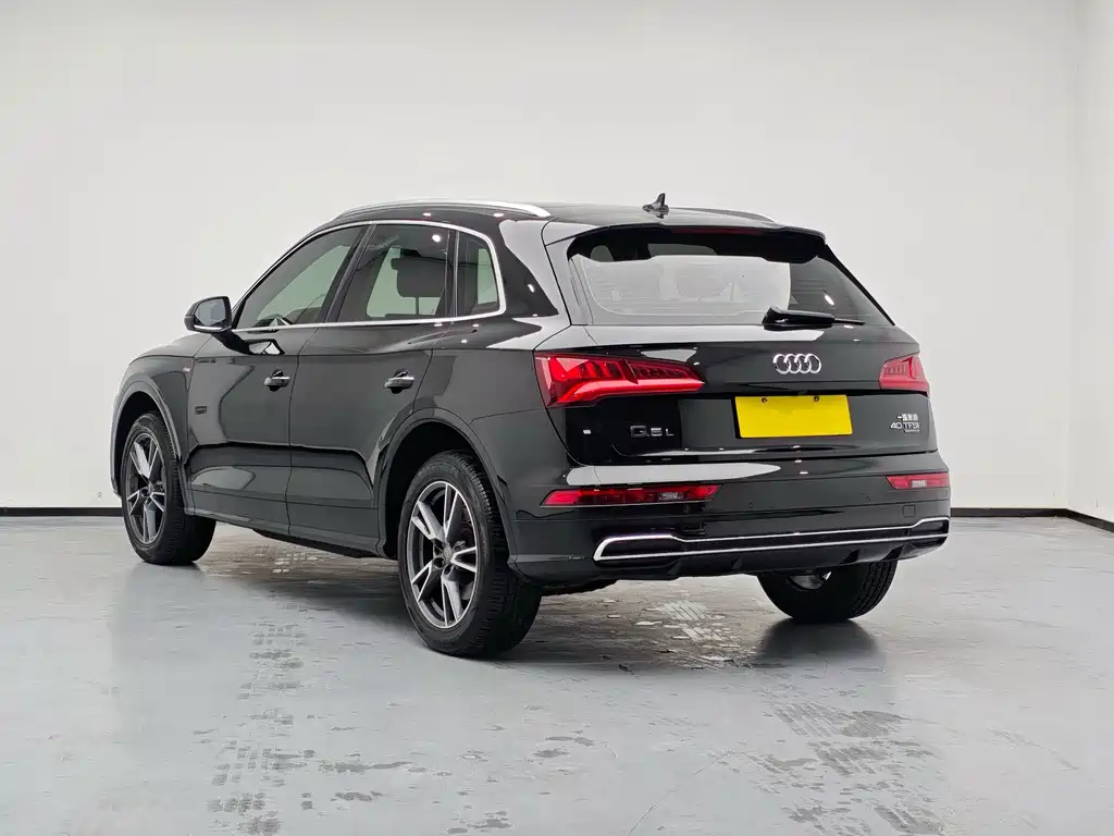 Audi Q5L — фото 5