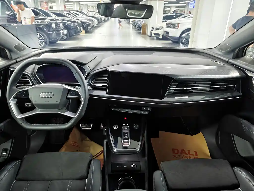 Audi Q4 e-tron — фото 4