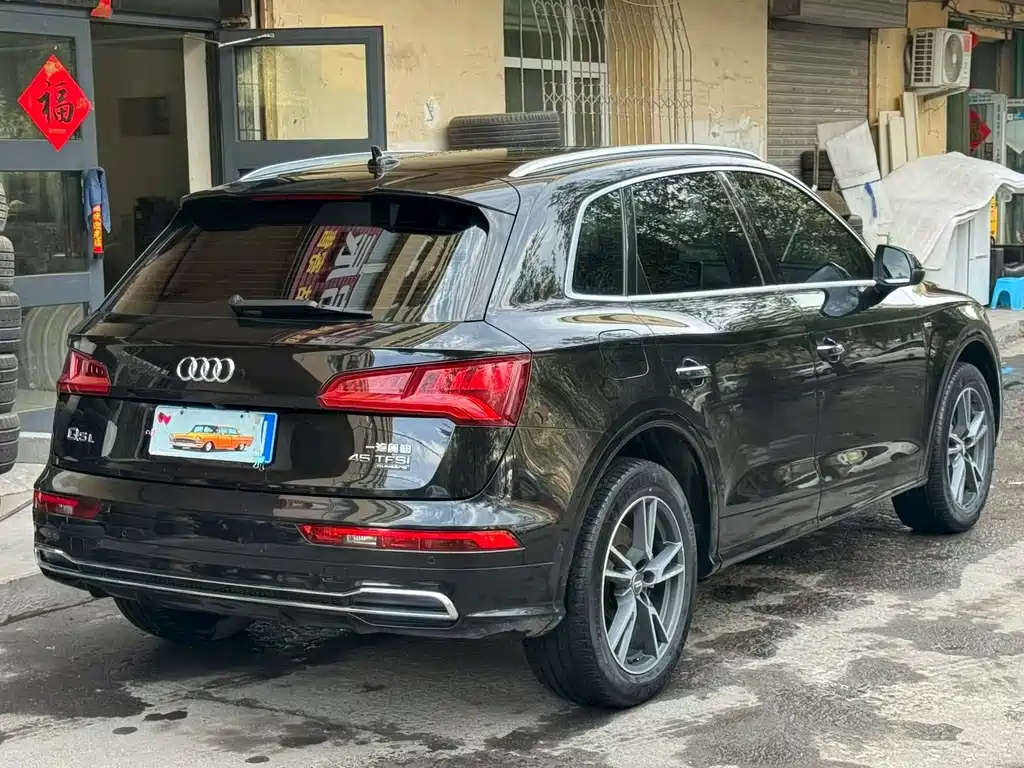 Audi Q5L — фото 9
