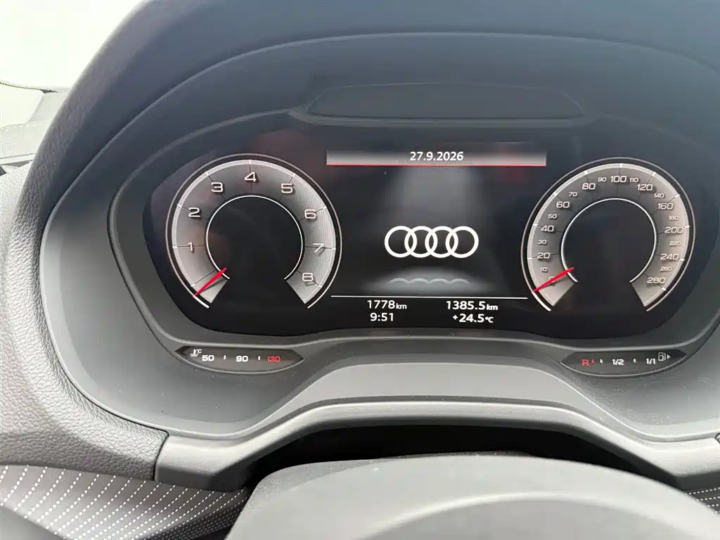 Audi Q2L — фото 19