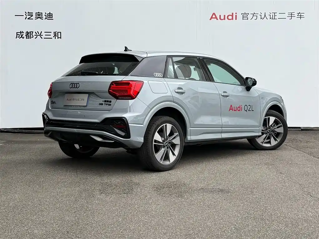 Audi Q2L — фото 4