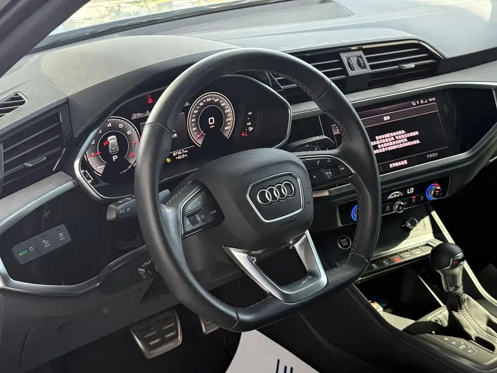 Audi Q3 — фото 8