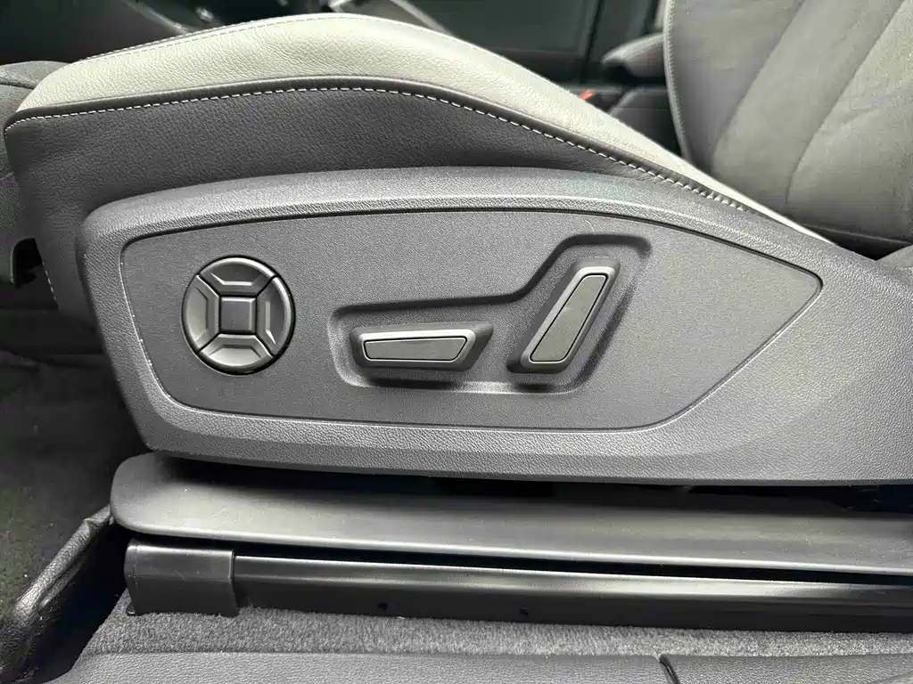Audi Q3 — фото 11