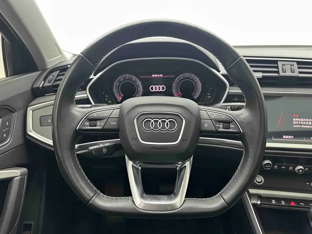 Audi Q3 — фото 18