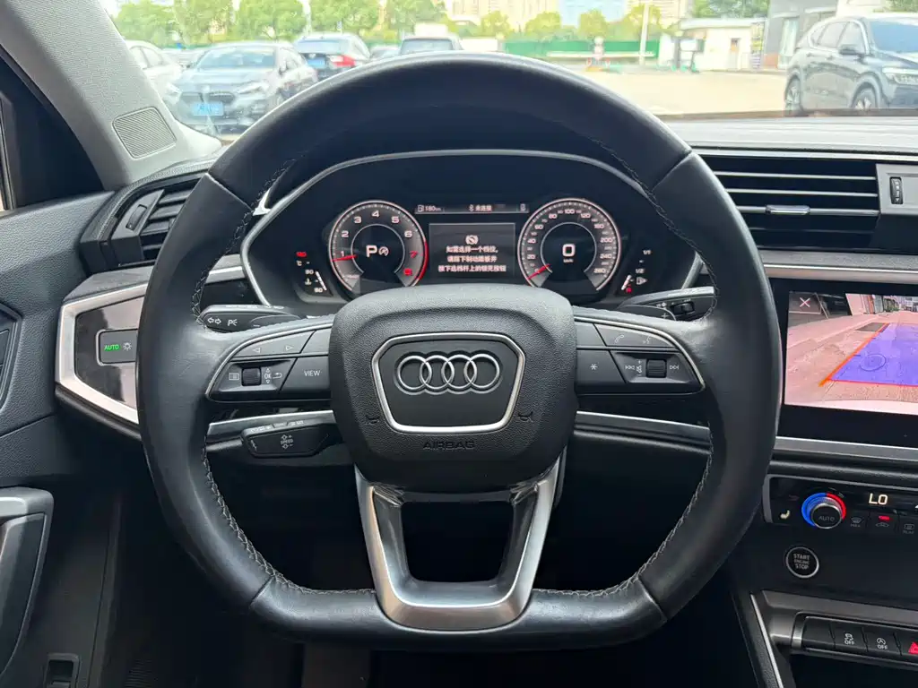 Audi Q3 — фото 14