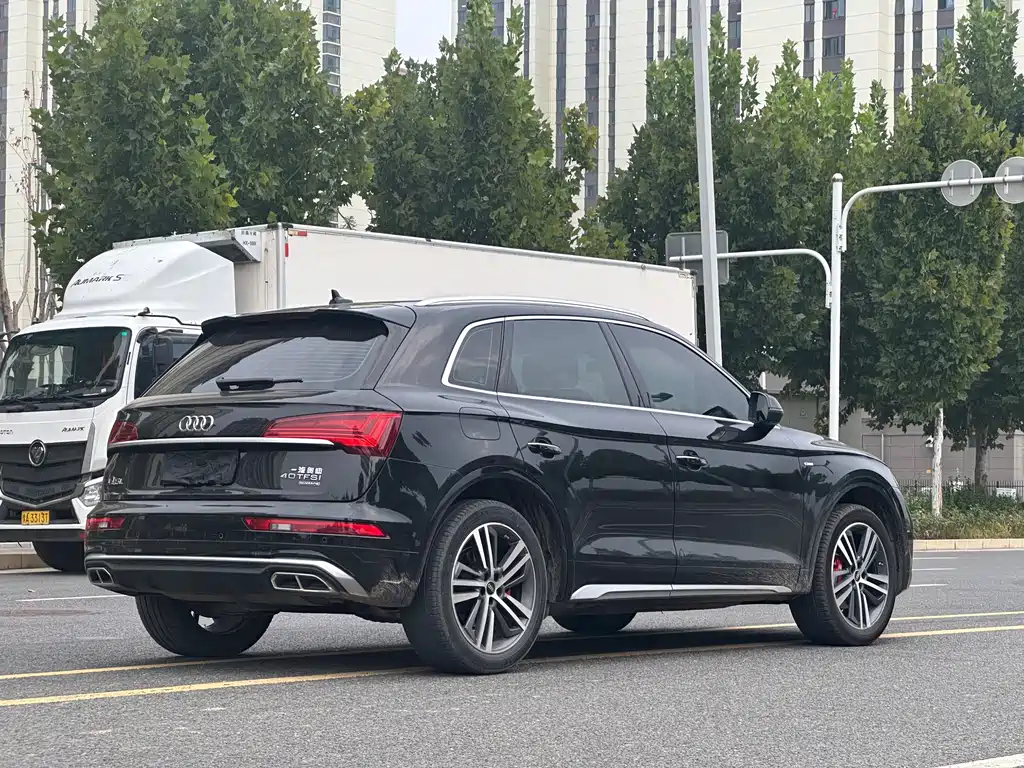 Audi Q5L — фото 9