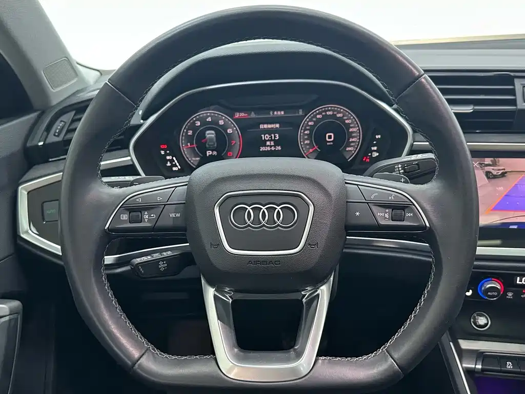 Audi Q3 — фото 11