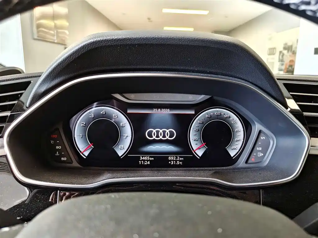 Audi Q3 — фото 6