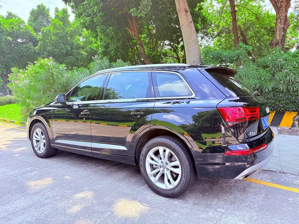 Audi Q7 — фото 8