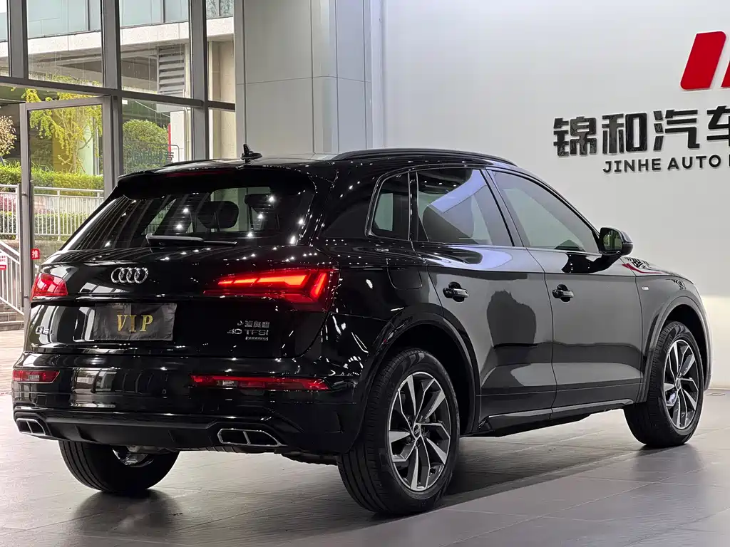 Audi Q5L — фото 5