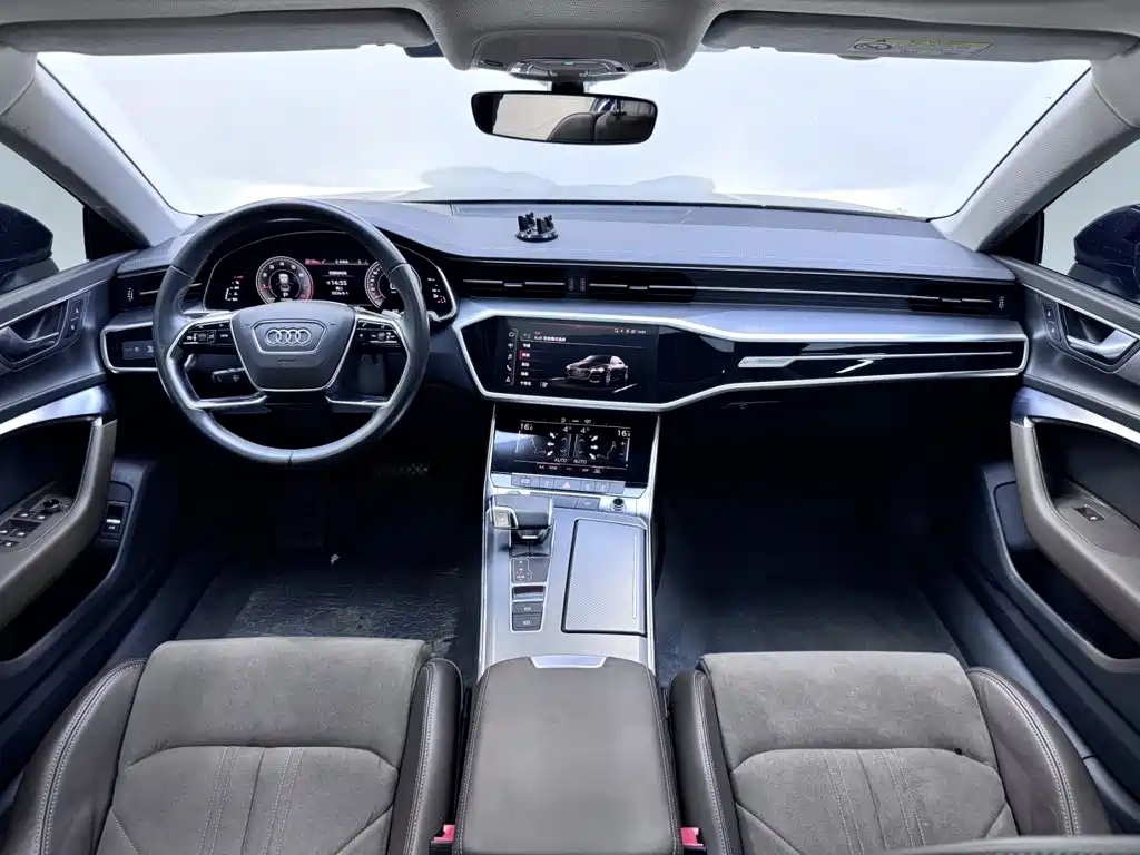 Audi A7L — фото 10