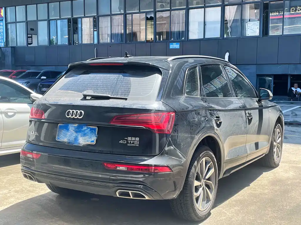 Audi Q5L — фото 5