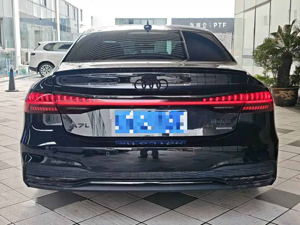 Audi A7L — фото 5