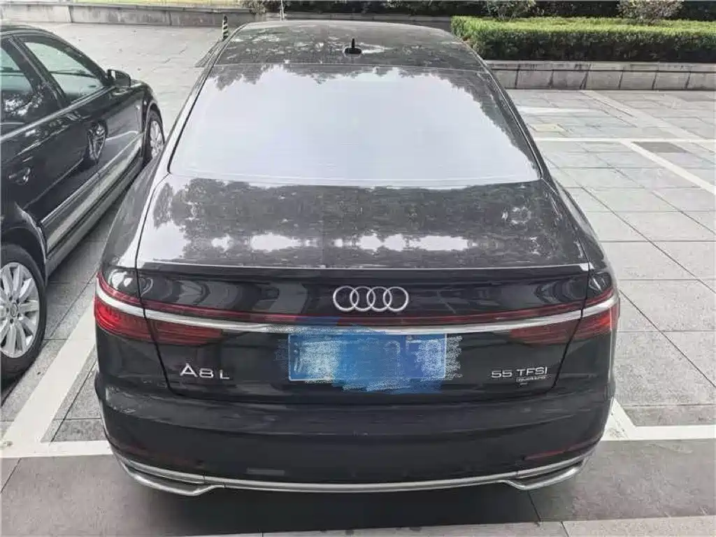 Audi A8 — фото 3