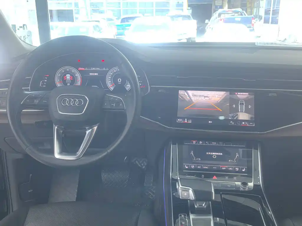 Audi Q7 — фото 10