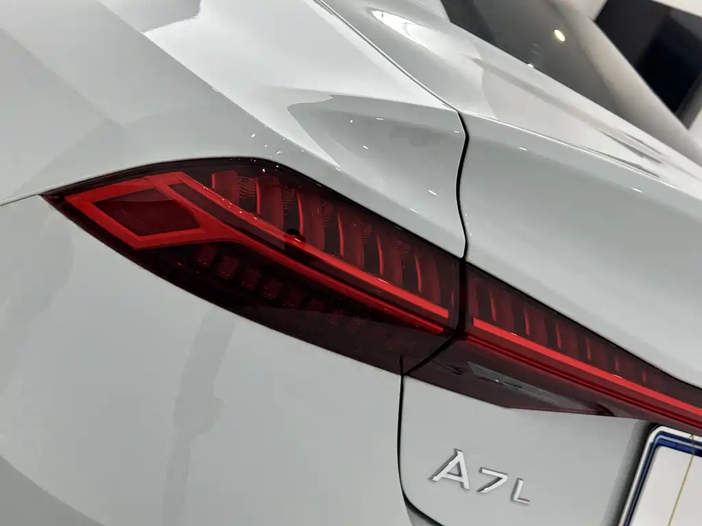 Audi A7L — фото 22