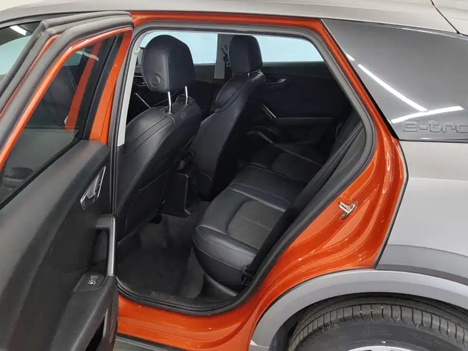Audi Q2L e-tron — фото 11