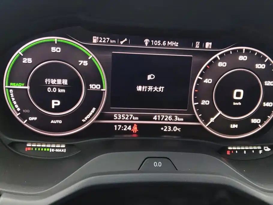 Audi Q2L e-tron — фото 14