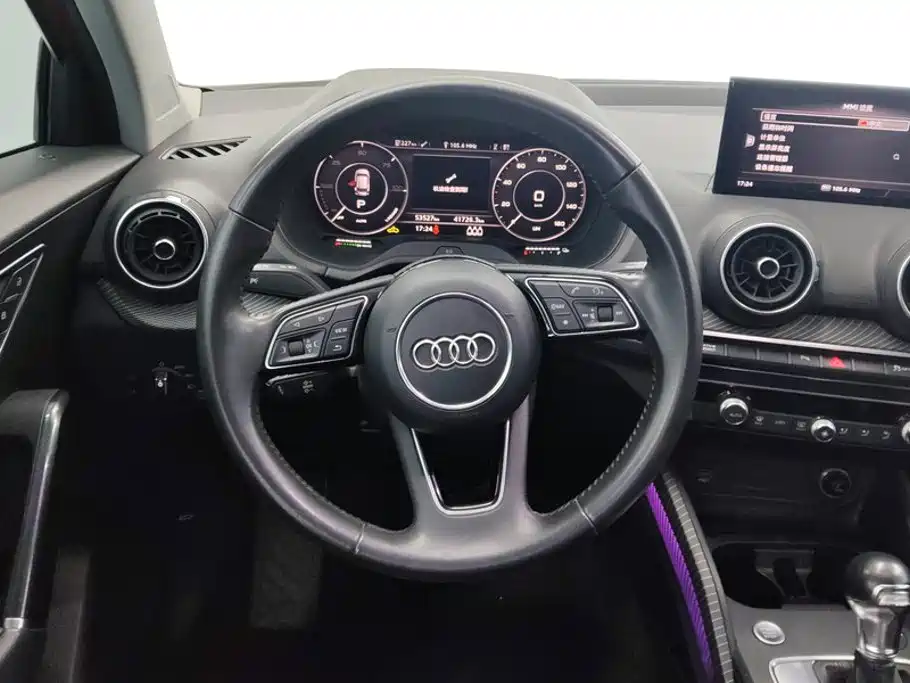 Audi Q2L e-tron — фото 15
