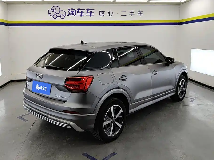 Audi Q2L e-tron — фото 3