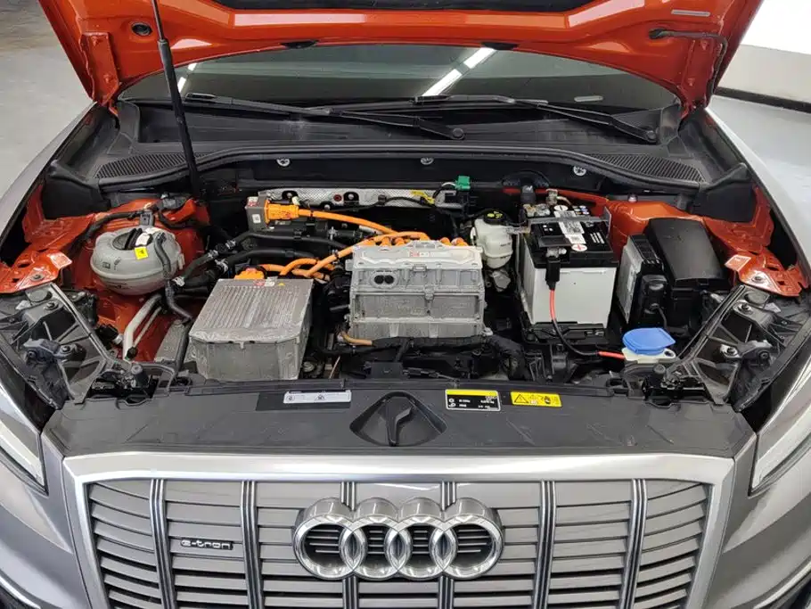 Audi Q2L e-tron — фото 10