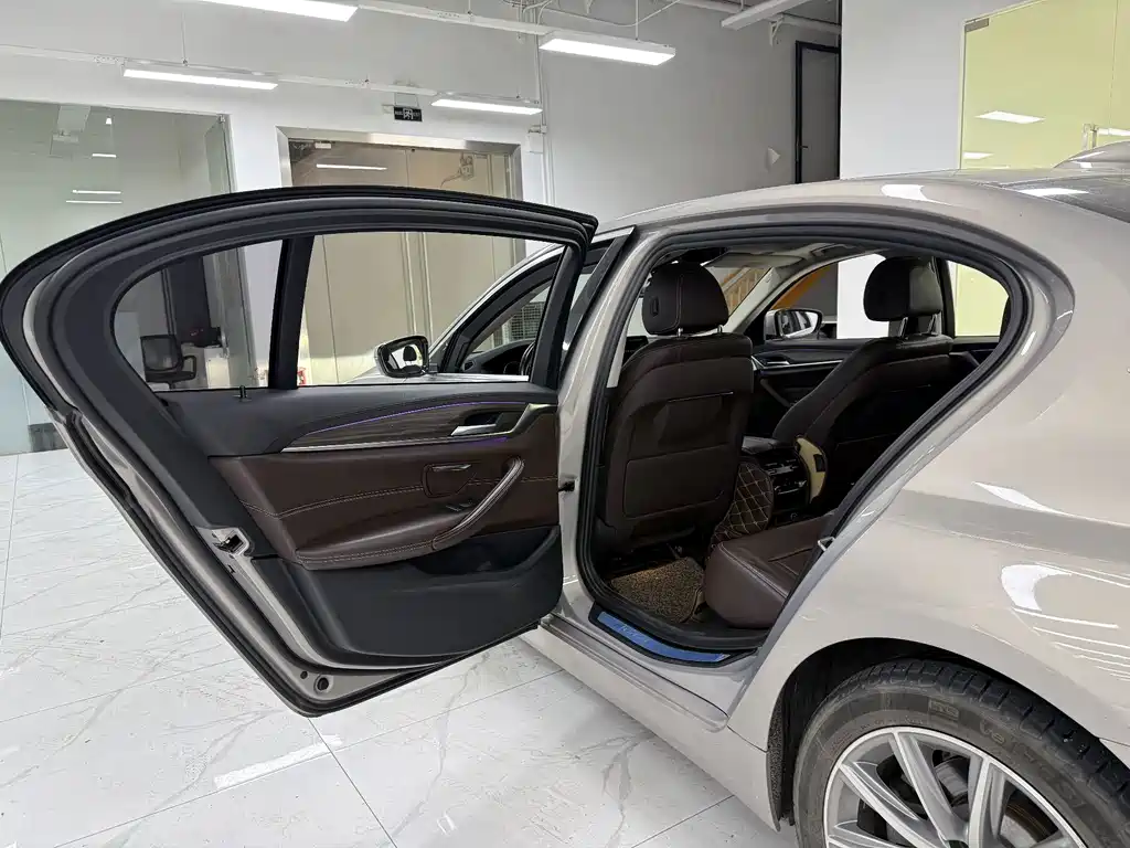 BMW 5 Series New Energy — фото 13