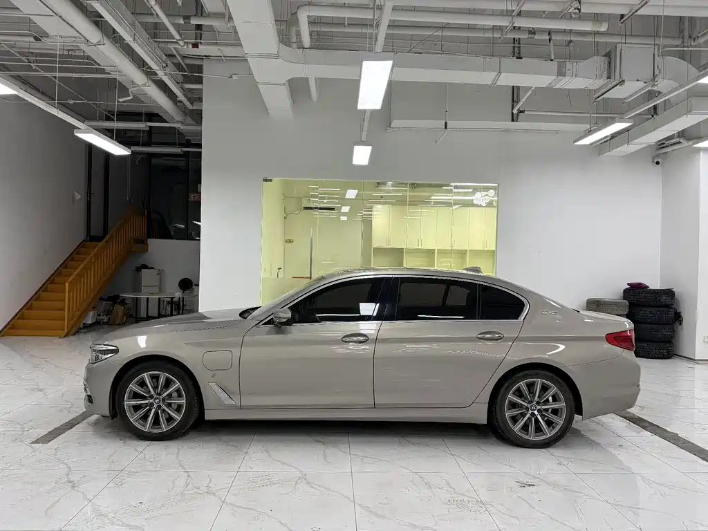 BMW 5 Series New Energy — фото 3