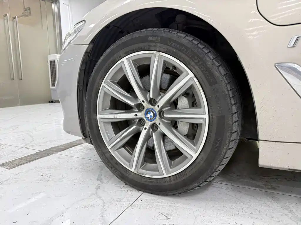 BMW 5 Series New Energy — фото 7