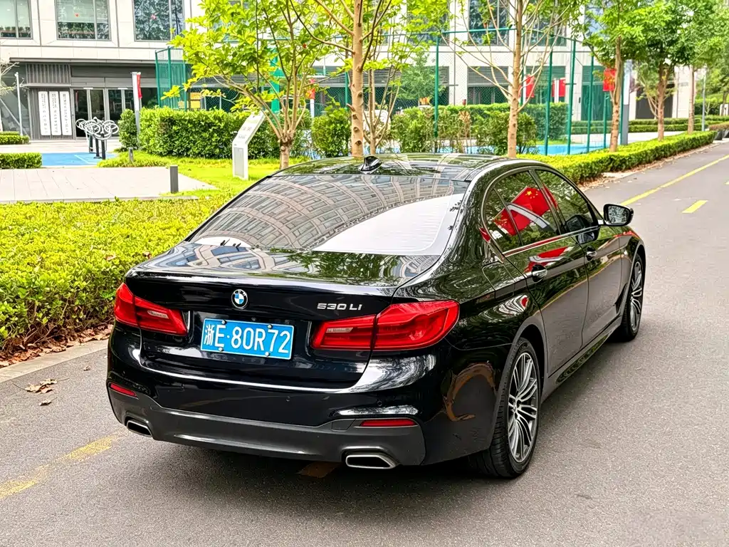 BMW 5 Series — фото 5
