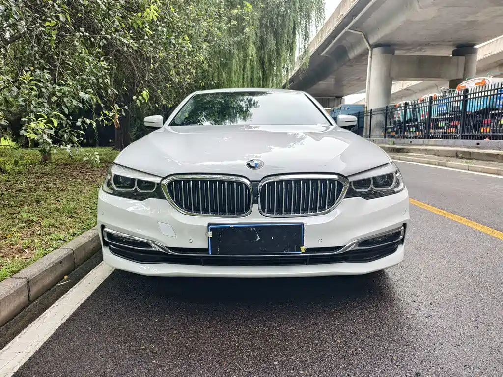 BMW 5 Series — фото 2
